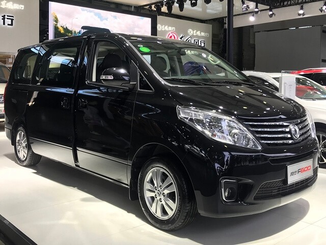 Dongfeng-CM7-mau-den