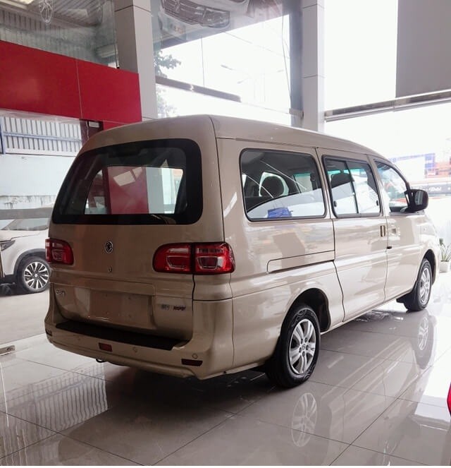 Dongfeng-M3-hong-va-duoi-xe