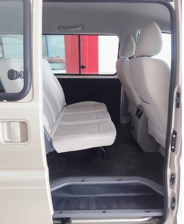 Dongfeng-M3-khoang-hanh-khach