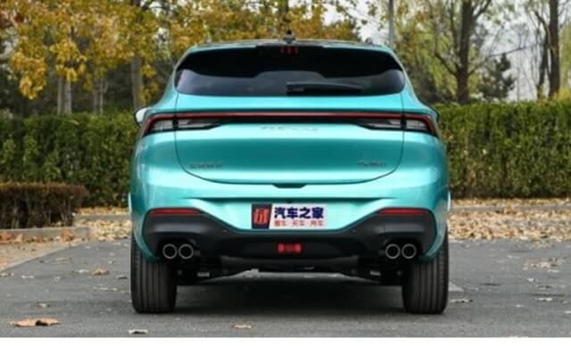 Dongfeng-T5-EVO-duoi-xe