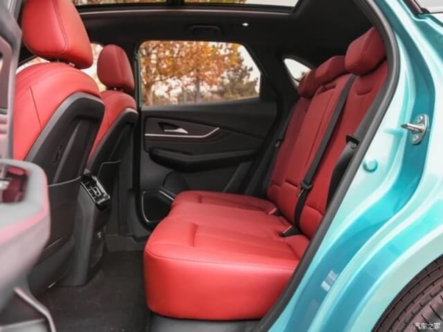 Dongfeng-T5-EVO-khoang-hanh-khach