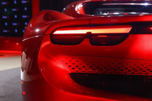 Ferrari-296-GTB-den-hau