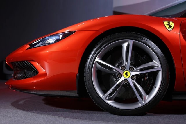 Ferrari-296-GTB-la-zang