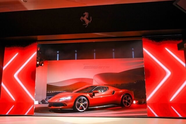 Ferrari-296-GTB-ngoai-that