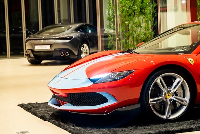 Ferrari-296-GTS-den-pha