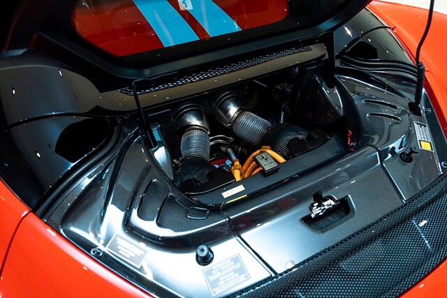 Ferrari-296-GTS-dong-co