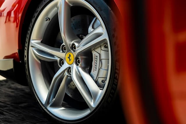 Ferrari-296-GTS-la-zang