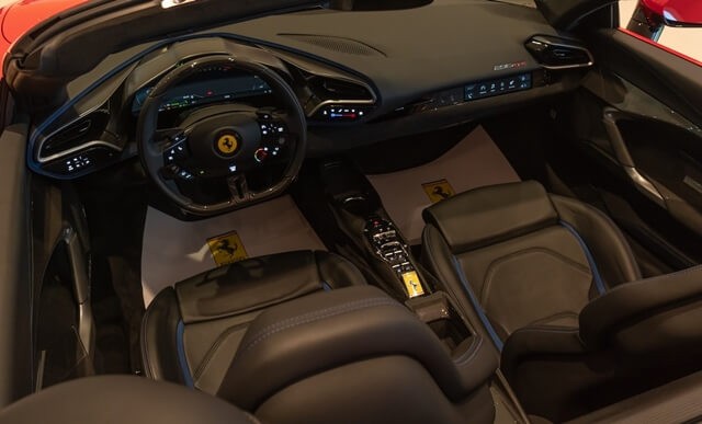 Ferrari-296-GTS-noi-that