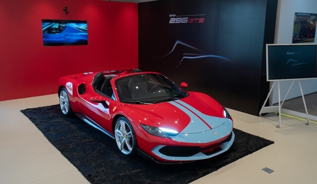 Ferrari-296-GTS-ra-mat-tai-viet-nam