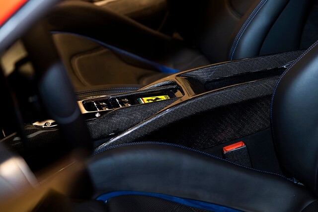 Ferrari-296-GTS-trung-tam-dieu-khien