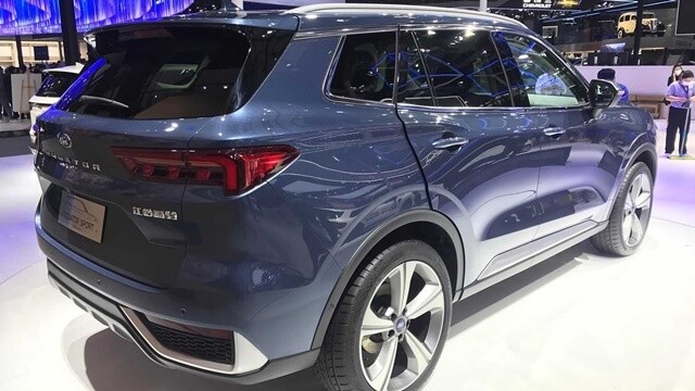 Ford-Equator-Sport-hong-xe