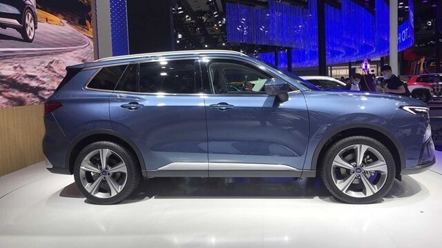 Ford-Equator-Sport-than-xe