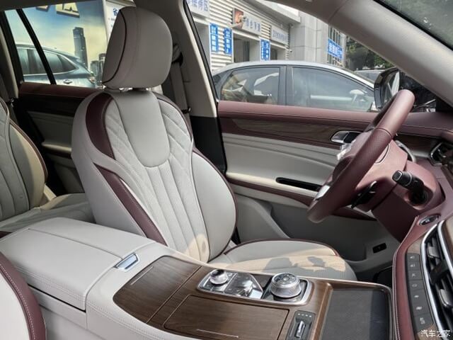 Ford-Equator-ghe-lai