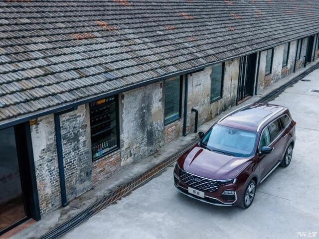 Ford-Equator-tong-the-ngoai-that