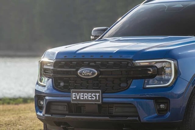 Ford-Everest-2022-can-canh-dau-xe