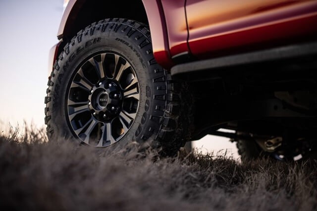 Ford-F-Series-Super-Duty-la-zang