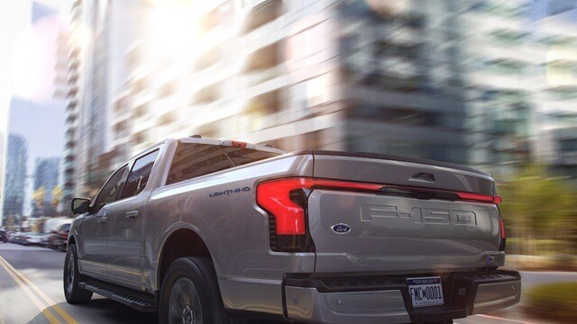 Ford-F150-Lighting-duoi-xe