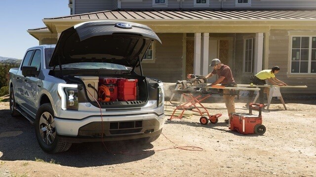 Ford-F150-Lighting-khoang-dong-co