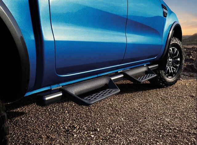 Ford-Ranger-FX4-Max-bac-len-xuong