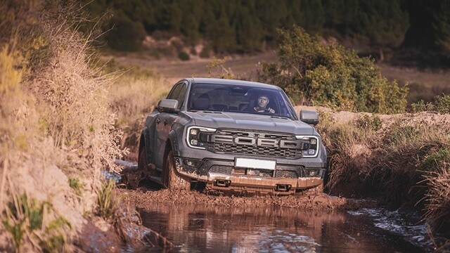 Ford-Ranger-Raptor-the-he-moi-loi-nuoc