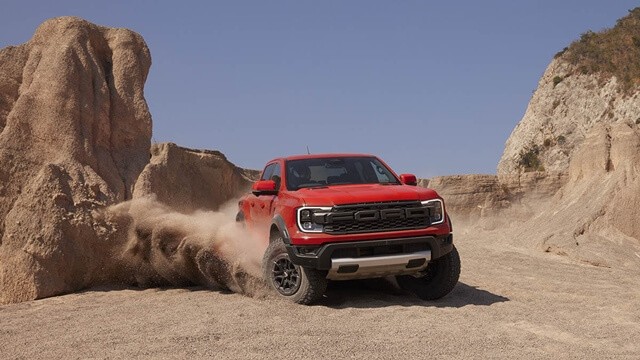 Ford-Ranger-Raptor-the-he-moi