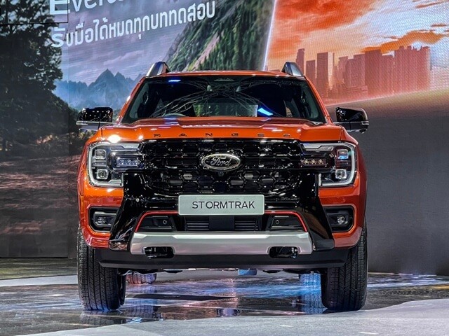 Ford Ranger Raptor màu đen siêu ngầu được rao bán với giá hơn 1 tỷ đồng