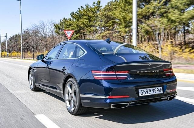 Genesis-G80-duoi-xe
