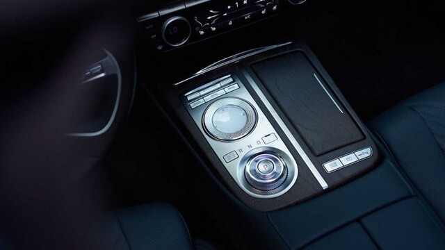 Genesis-G80-trung-tam-dieu-khien
