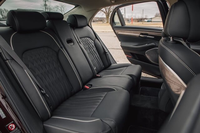 Genesis-G90-ghe-hanh-khach