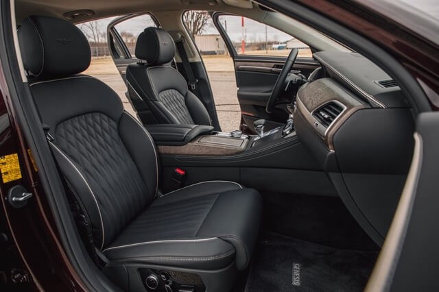 Genesis-G90-khong-gian-khoang-lai