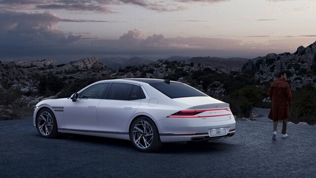 Genesis-G90-the-he-moi-ra-gia-bao-nhieu