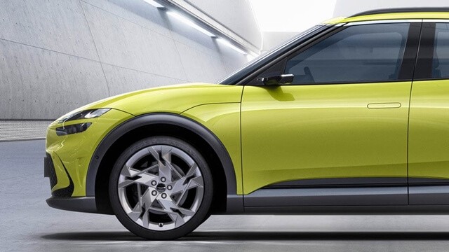 Genesis-GV60-la-zang