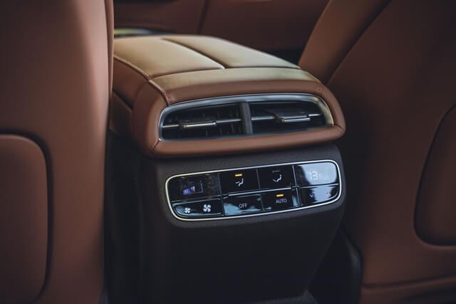 Genesis-electrified-g80-EV-cua-gio-dieu-hoa