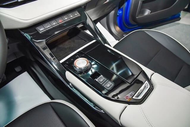 Haval-H6-hybrid-trung-tam-dieu-khien