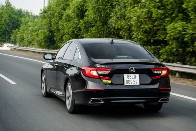 Honda-Accord-hong-xe