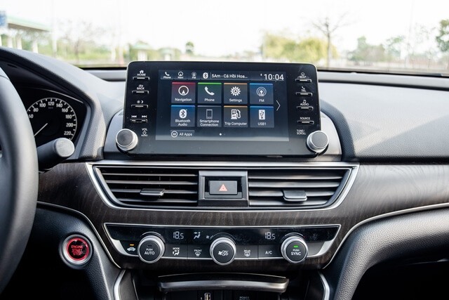 Honda-Accord-man-hinh-giai-tri