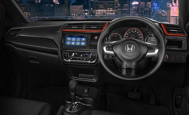 Honda-Brio-RS-khoang-lai