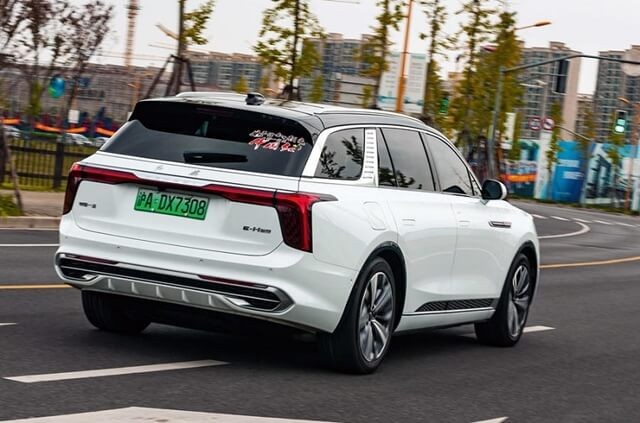 Hongqi-E-HS9-duoi-xe