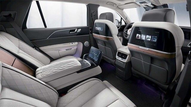 Hongqi-E-HS9-khoang-thuong-gia