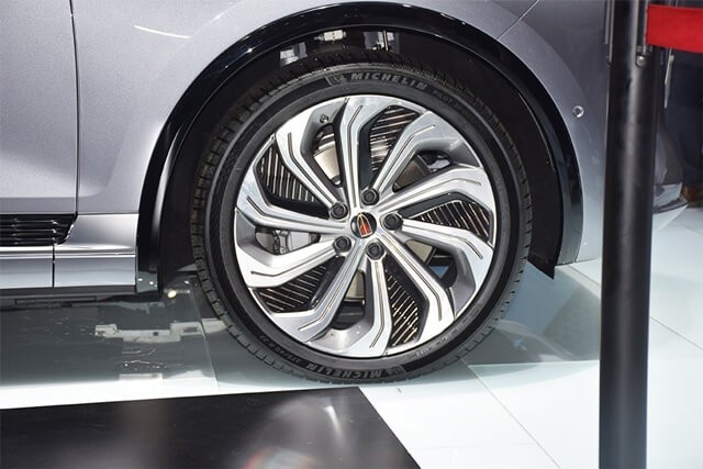 Hongqi-E-HS9-la-zang