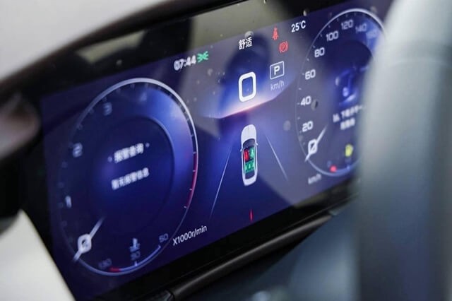 Hongqi-H5-bang-dong-ho