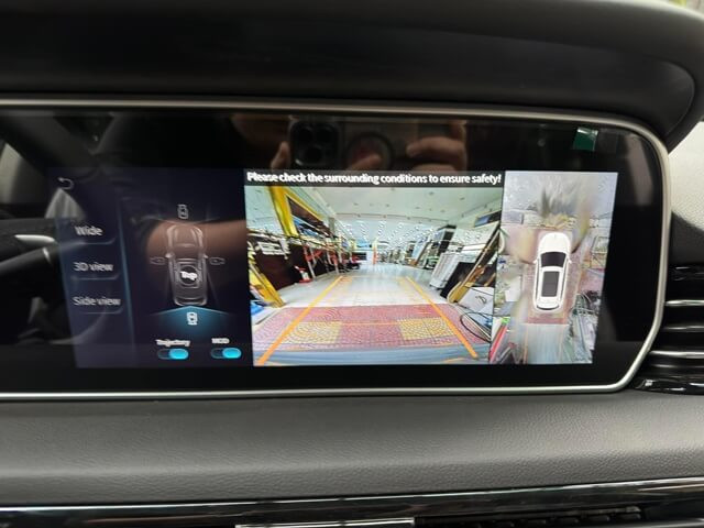 Hongqi-HS5-man-hinh-giai-tri