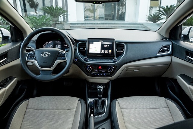 Hyundai-Accent-2022-khoang-lai