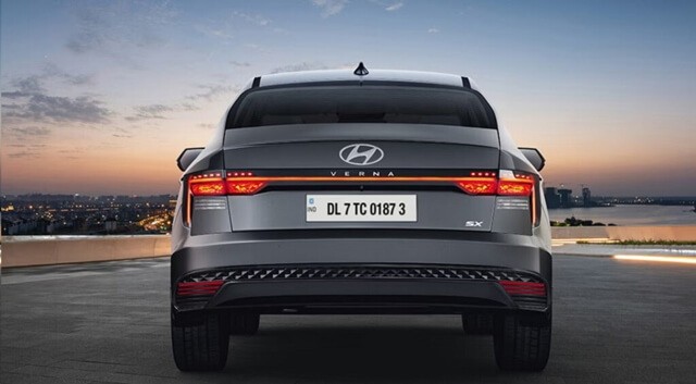 Hyundai-Accent-2023-duoi-xe