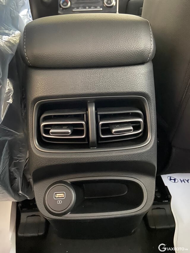 Hyundai-Creta-2023-cua-gio-dieu-hoa-hang-ghe-thu-2