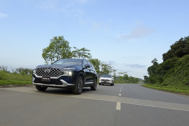Hyundai-Santafe-2021-van-hanh