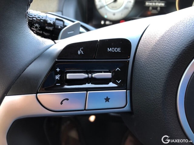 Hyundai-Tucson-2023-nut-chinh-chuc-nang-tren-vo-lang-ben-trai