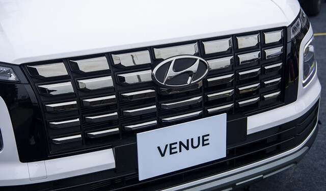 Hyundai-Venue-mat-ca-lang
