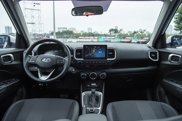Hyundai-Venue-thiet-ke-khoang-lai