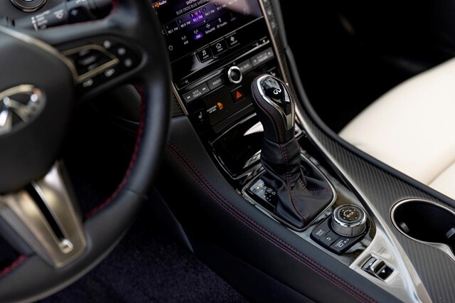Infiniti-Q50-2022-can-chuyen-so